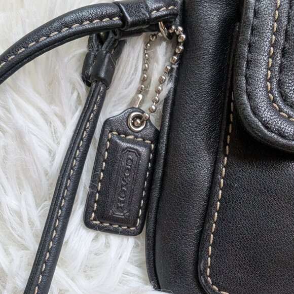 Coach, Large Hampton Black Buckle Leather Wristlet, Vintage - Picture 4 of 11